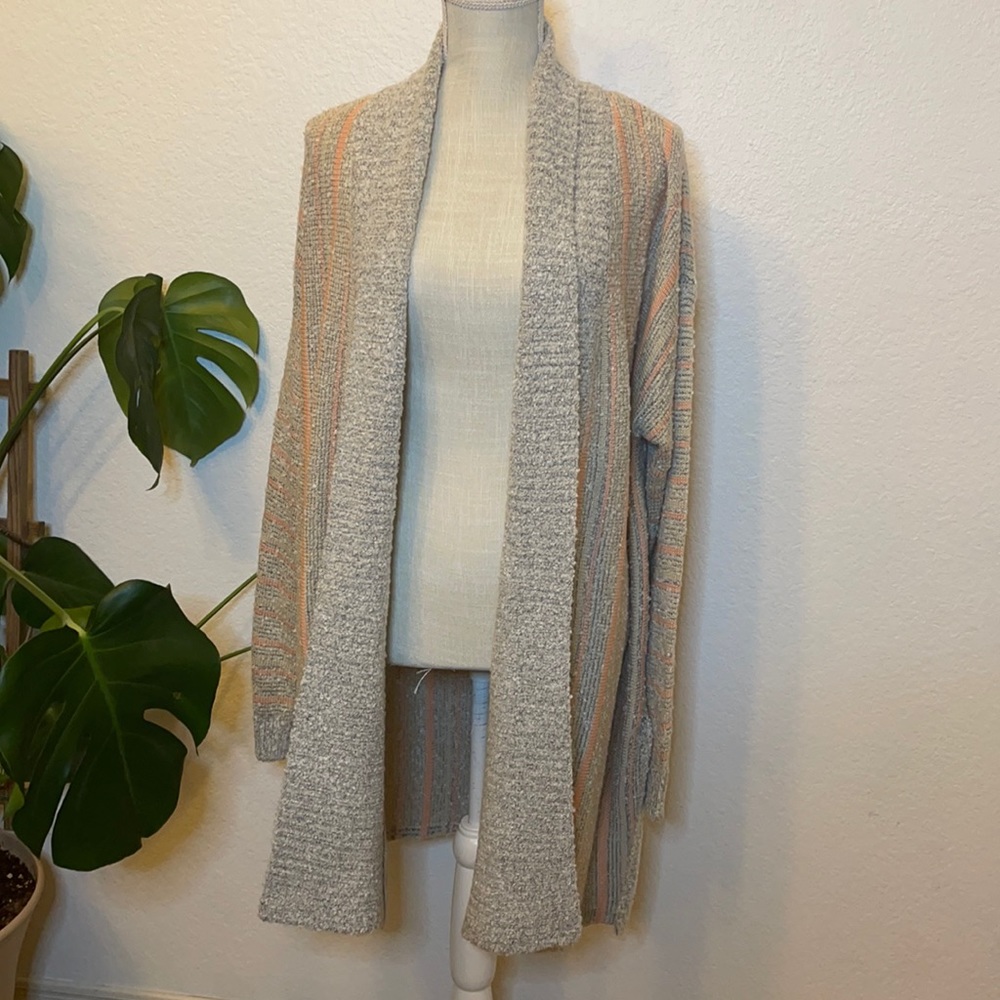 Carolyn Taylor woman’s XL Gray, coral stripe cardigan.